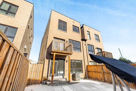 Photo 25 at 5 Gridiron Gate, Vellore Village, Vaughan