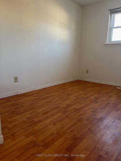 Photo 11 at 701 Leeder Court, Leslie Valley, Newmarket