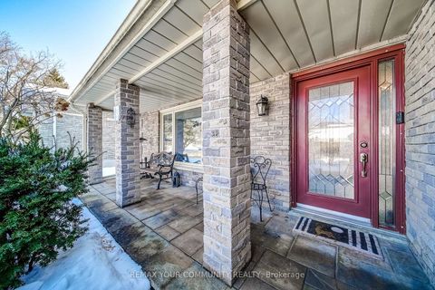 Photo 2 at 911 Ferndale Crescent, College Manor, Newmarket