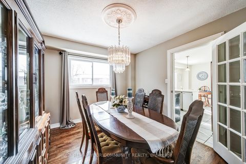 Photo 10 at 911 Ferndale Crescent, College Manor, Newmarket