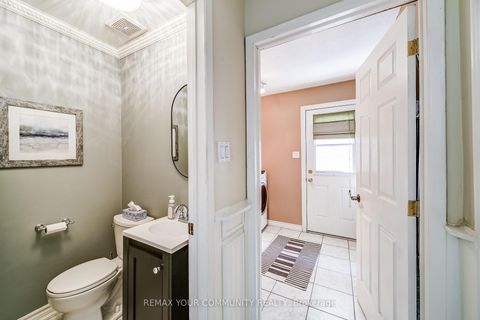 Photo 16 at 911 Ferndale Crescent, College Manor, Newmarket