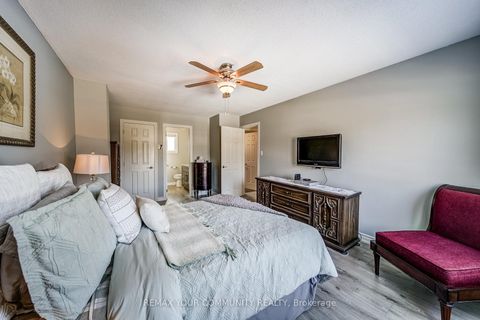 Photo 20 at 911 Ferndale Crescent, College Manor, Newmarket