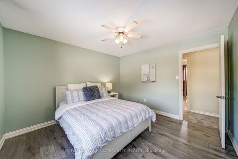 Photo 23 at 911 Ferndale Crescent, College Manor, Newmarket