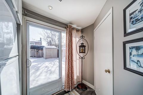 Photo 30 at 911 Ferndale Crescent, College Manor, Newmarket