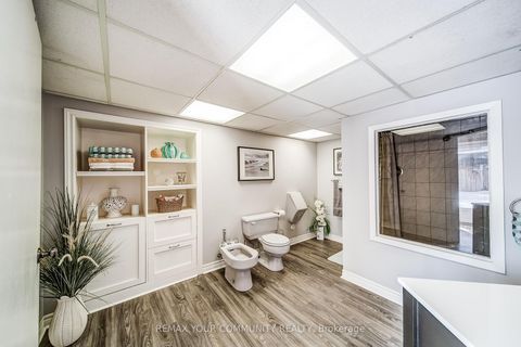 Photo 31 at 911 Ferndale Crescent, College Manor, Newmarket