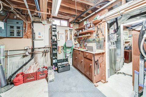 Photo 33 at 911 Ferndale Crescent, College Manor, Newmarket