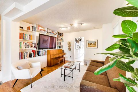 Photo 2 at 41 Windermere Avenue, Swansea, Toronto