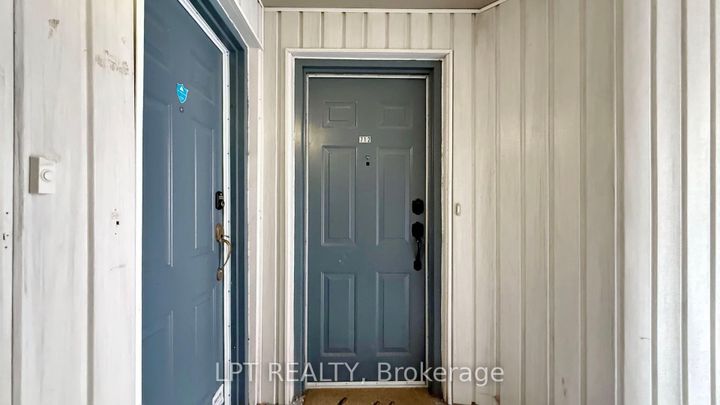 Photo 4 at 712 - 75 Weldrick Road E, Observatory, Richmond Hill