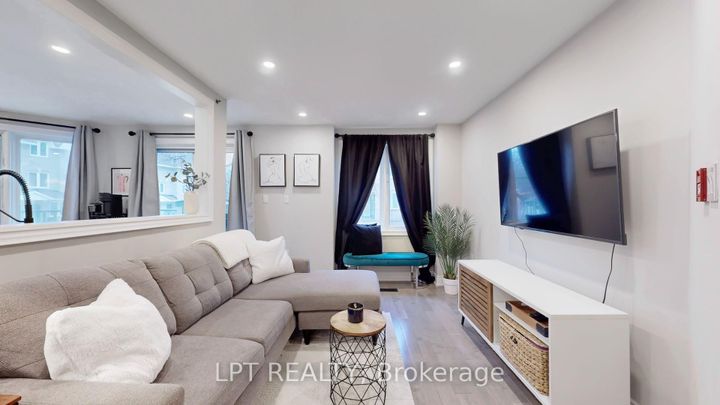 Photo 5 at 712 - 75 Weldrick Road E, Observatory, Richmond Hill