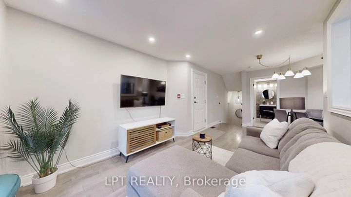 Photo 9 at 712 - 75 Weldrick Road E, Observatory, Richmond Hill