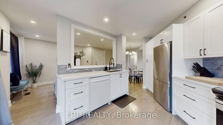 Photo 11 at 712 - 75 Weldrick Road E, Observatory, Richmond Hill