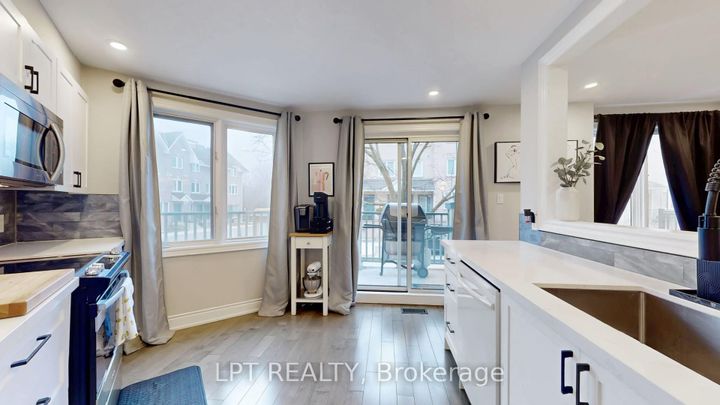 Photo 13 at 712 - 75 Weldrick Road E, Observatory, Richmond Hill