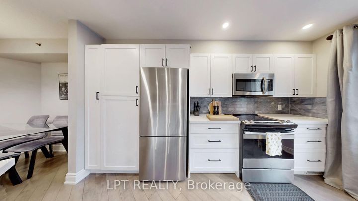 Photo 14 at 712 - 75 Weldrick Road E, Observatory, Richmond Hill