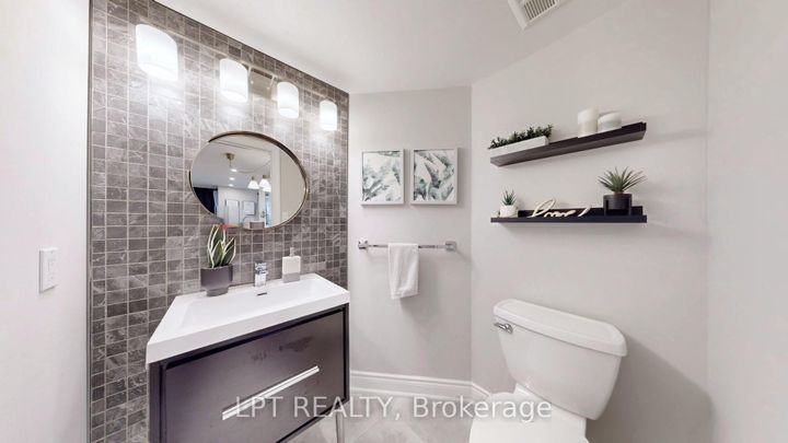 Photo 17 at 712 - 75 Weldrick Road E, Observatory, Richmond Hill