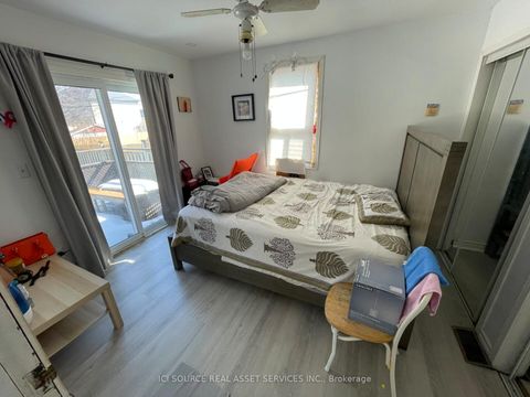 Photo 4 at 547 Montrave Avenue, Vanier, Oshawa