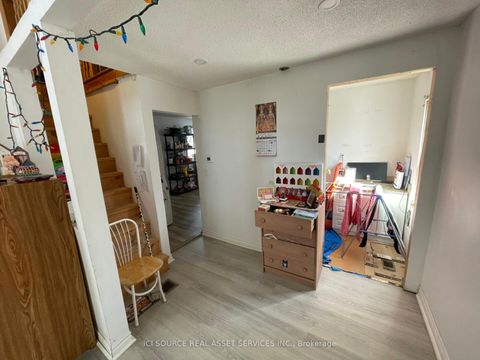 Photo 10 at 547 Montrave Avenue, Vanier, Oshawa