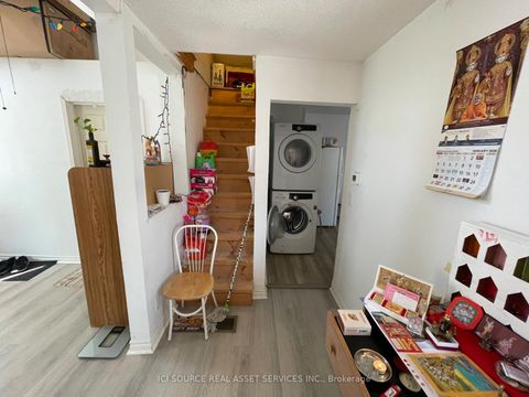 Photo 12 at 547 Montrave Avenue, Vanier, Oshawa