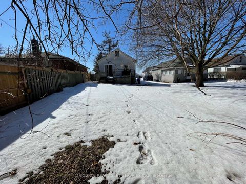 Photo 30 at 547 Montrave Avenue, Vanier, Oshawa