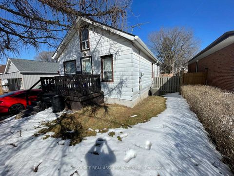 Photo 33 at 547 Montrave Avenue, Vanier, Oshawa
