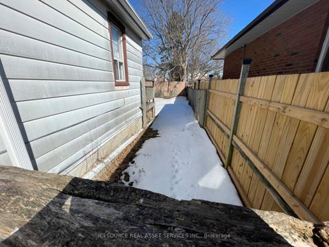 Photo 35 at 547 Montrave Avenue, Vanier, Oshawa