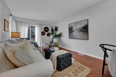 Photo 6 at 787 Bennett Crescent, Pinecrest, Oshawa