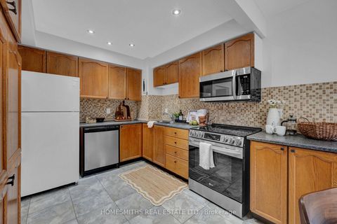 Photo 10 at 787 Bennett Crescent, Pinecrest, Oshawa