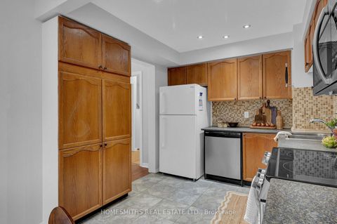 Photo 12 at 787 Bennett Crescent, Pinecrest, Oshawa