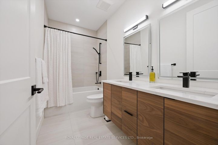 Photo 37 at 515 Pineland Avenue, WO West, Oakville