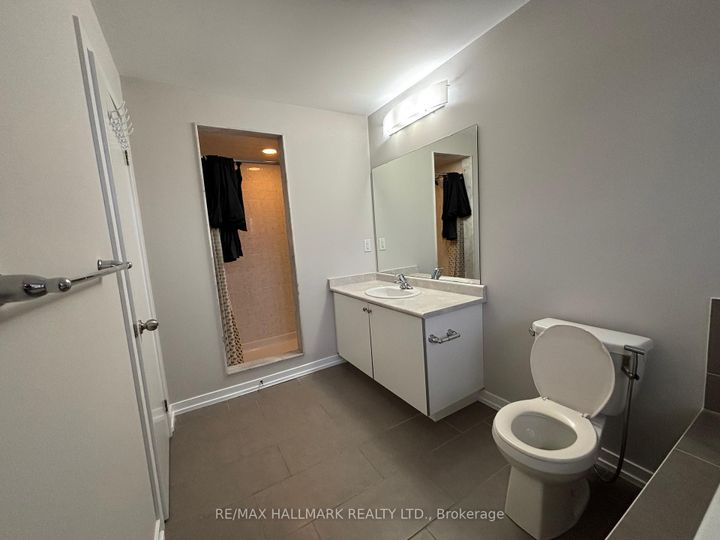 Photo 9 at 94 Golden Springs Drive, Northwest Brampton, Brampton