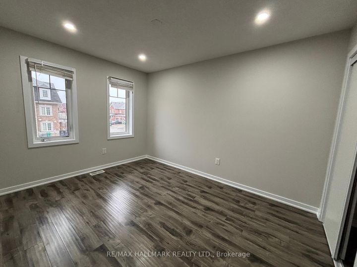 Photo 10 at 94 Golden Springs Drive, Northwest Brampton, Brampton