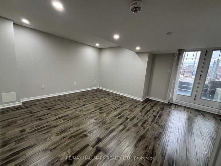 Photo 13 at 94 Golden Springs Drive, Northwest Brampton, Brampton