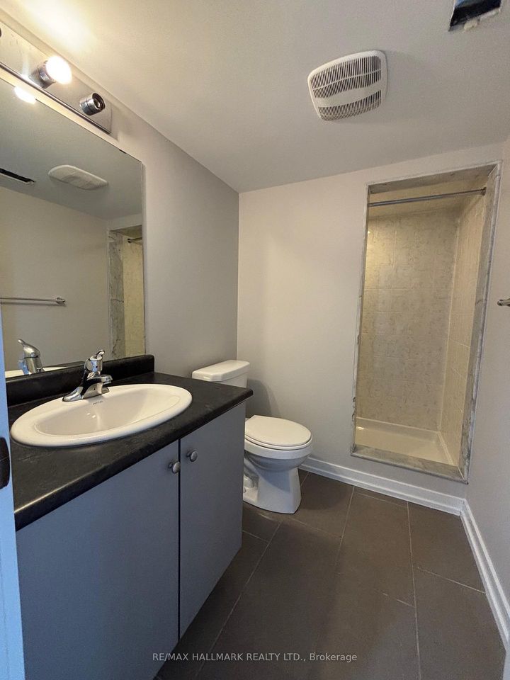 Photo 15 at 94 Golden Springs Drive, Northwest Brampton, Brampton