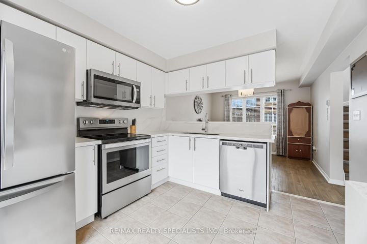 Photo 12 at 77 - 5535 Glen Erin Drive, Central Erin Mills, Mississauga