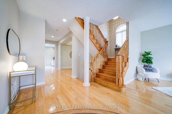 Photo 4 at 26 Gemini Crescent, Rouge Woods, Richmond Hill