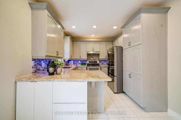 Photo 14 at 26 Gemini Crescent, Rouge Woods, Richmond Hill