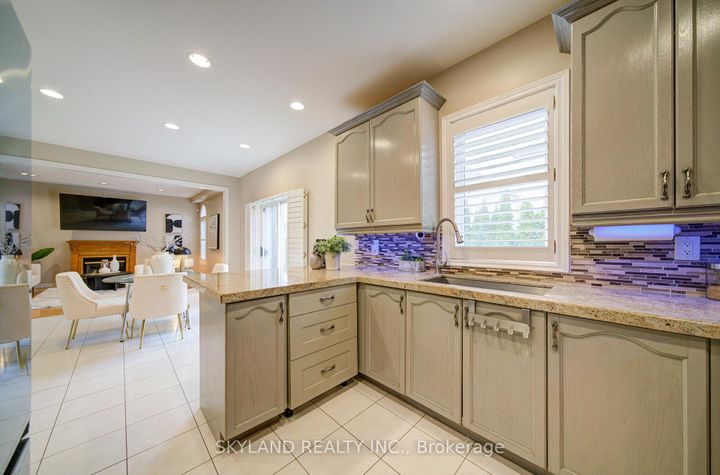 Photo 16 at 26 Gemini Crescent, Rouge Woods, Richmond Hill