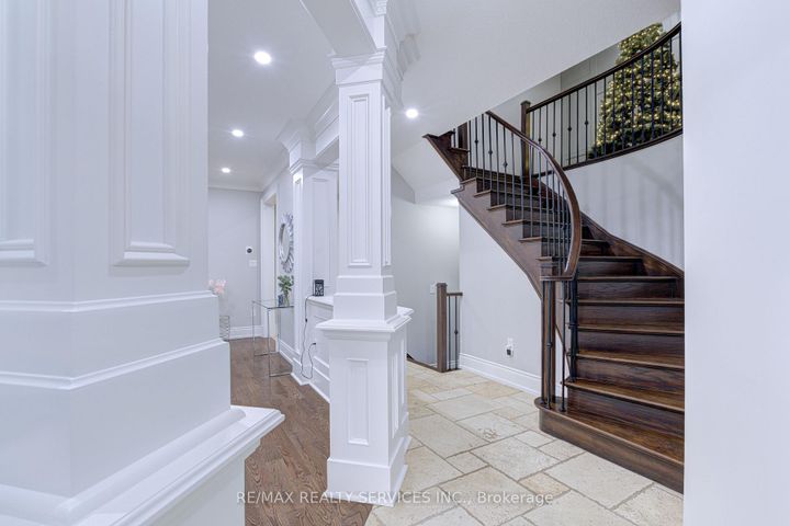 Photo 3 at 16 Fallgate Drive, Credit Valley, Brampton