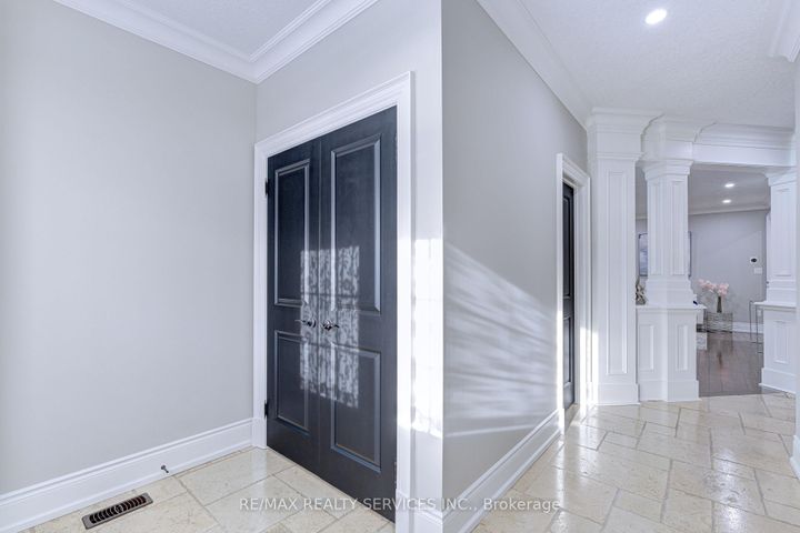 Photo 5 at 16 Fallgate Drive, Credit Valley, Brampton