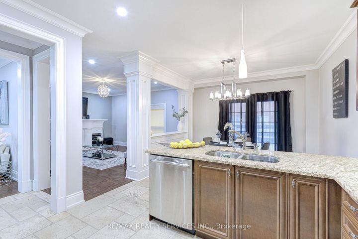 Photo 12 at 16 Fallgate Drive, Credit Valley, Brampton