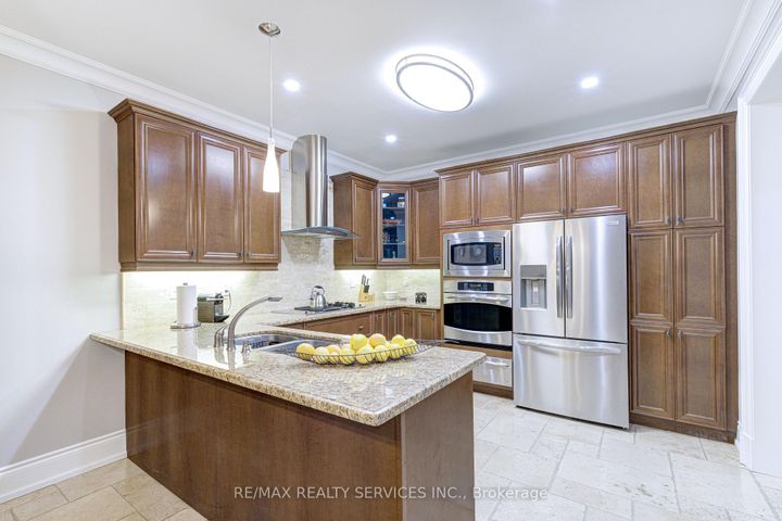 Photo 13 at 16 Fallgate Drive, Credit Valley, Brampton