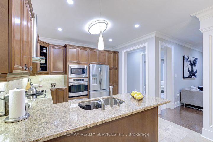 Photo 14 at 16 Fallgate Drive, Credit Valley, Brampton