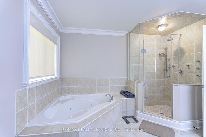 Photo 24 at 16 Fallgate Drive, Credit Valley, Brampton