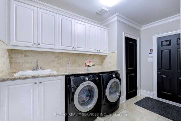 Photo 31 at 16 Fallgate Drive, Credit Valley, Brampton