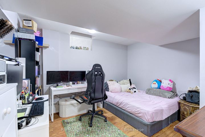 Photo 33 at 16 Fallgate Drive, Credit Valley, Brampton