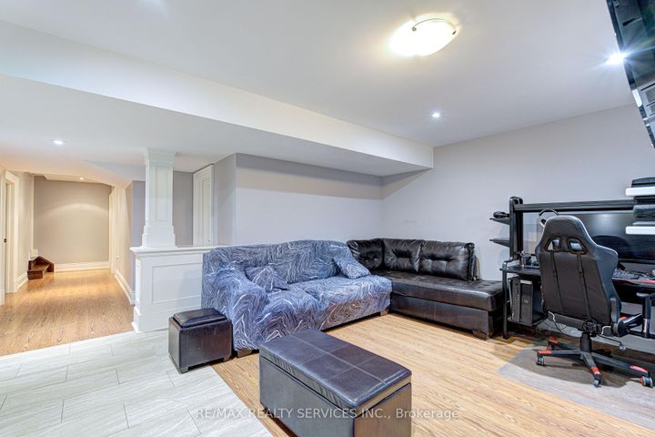 Photo 35 at 16 Fallgate Drive, Credit Valley, Brampton