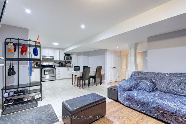 Photo 36 at 16 Fallgate Drive, Credit Valley, Brampton