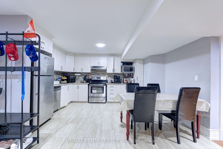 Photo 37 at 16 Fallgate Drive, Credit Valley, Brampton