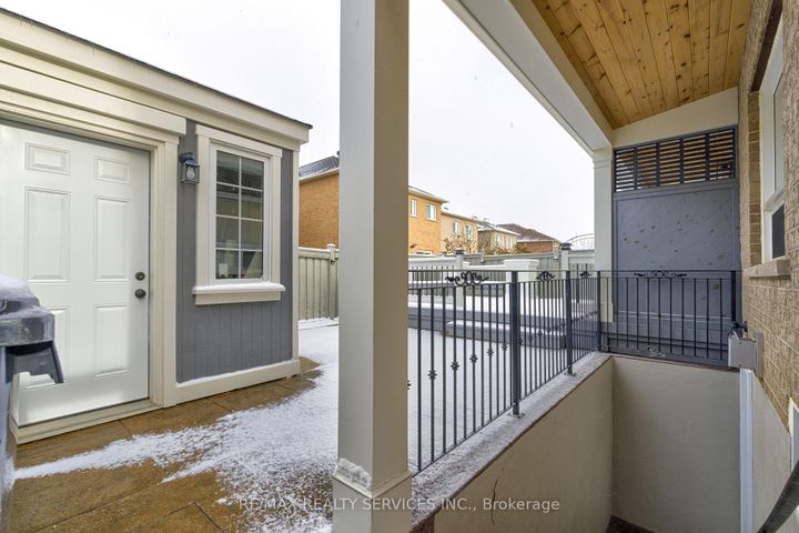 Photo 39 at 16 Fallgate Drive, Credit Valley, Brampton