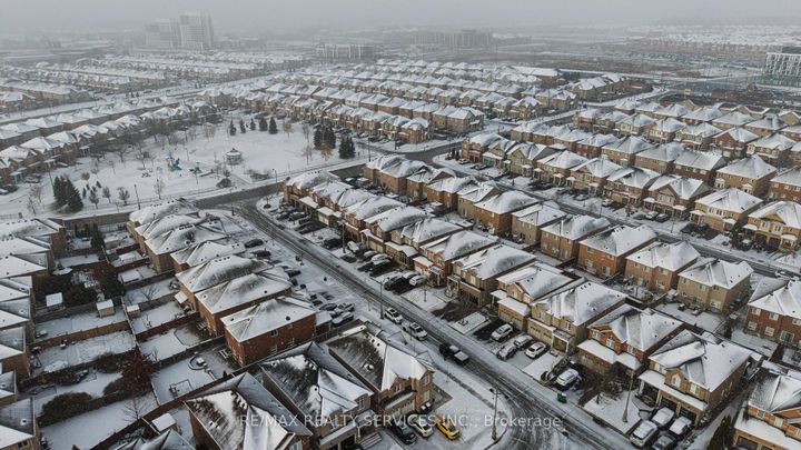 Photo 44 at 16 Fallgate Drive, Credit Valley, Brampton