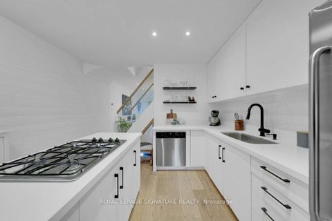 Photo 7 at 3 Martin Road, Mount Pleasant East, Toronto